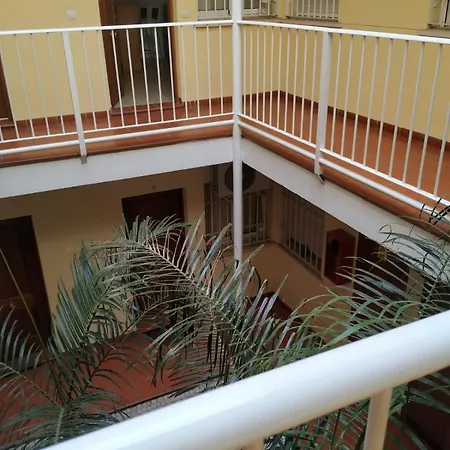 Tuga Dos Aceras 38 * Málaga